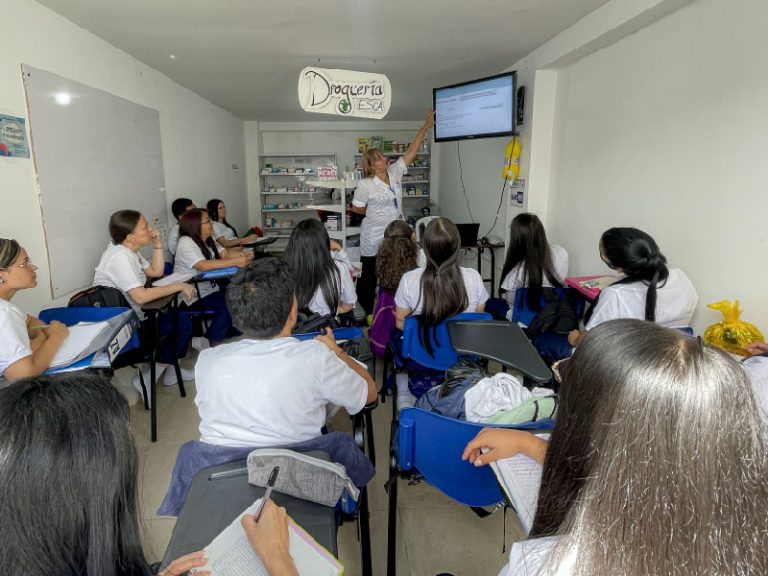 Escapereira Técnicos Laborales Área de la Salud Auxiliar en Servicios Farmacéuticos