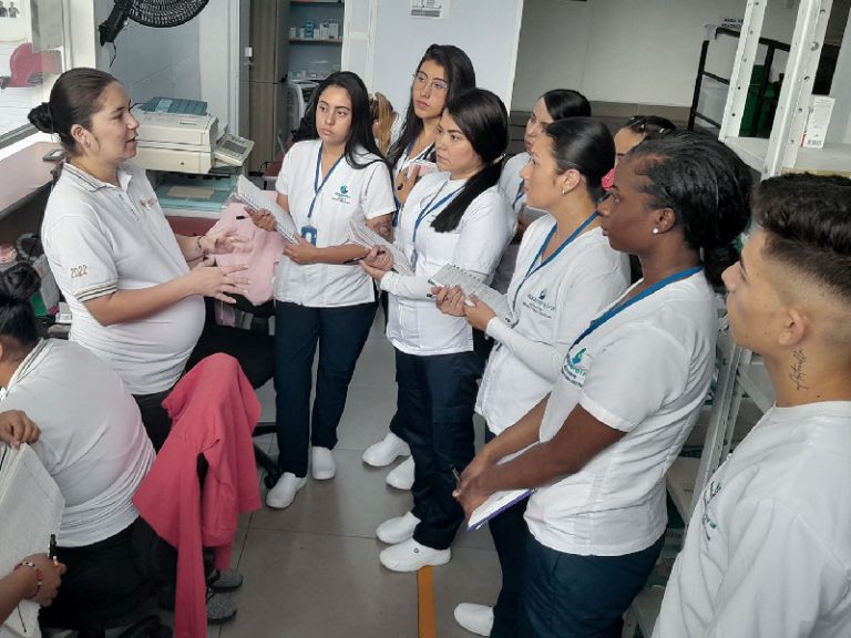 Escapereira Técnicos Laborales Área de la Salud Auxiliar en Servicios Farmacéuticos