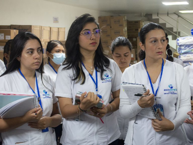 Escapereira Técnicos Laborales Área de la Salud Auxiliar en Servicios Farmacéuticos