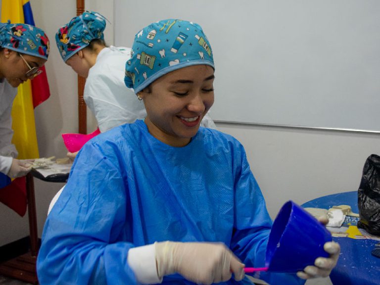 Escapereira Técnicos Laborales Área de la Salud Auxiliar en Salud Oral