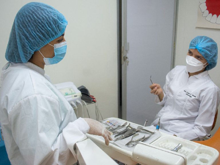 Escapereira Técnicos Laborales Área de la Salud Auxiliar en Salud Oral