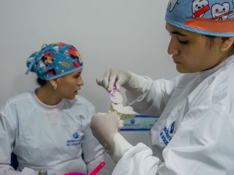 Escapereira Técnicos Laborales Área de la Salud Auxiliar en Salud Oral