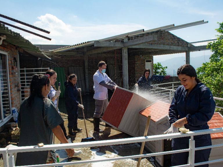 Escapereira Técnicos Laborales Área de la Salud Técnico Auxiliar en Clínica Veterinaria